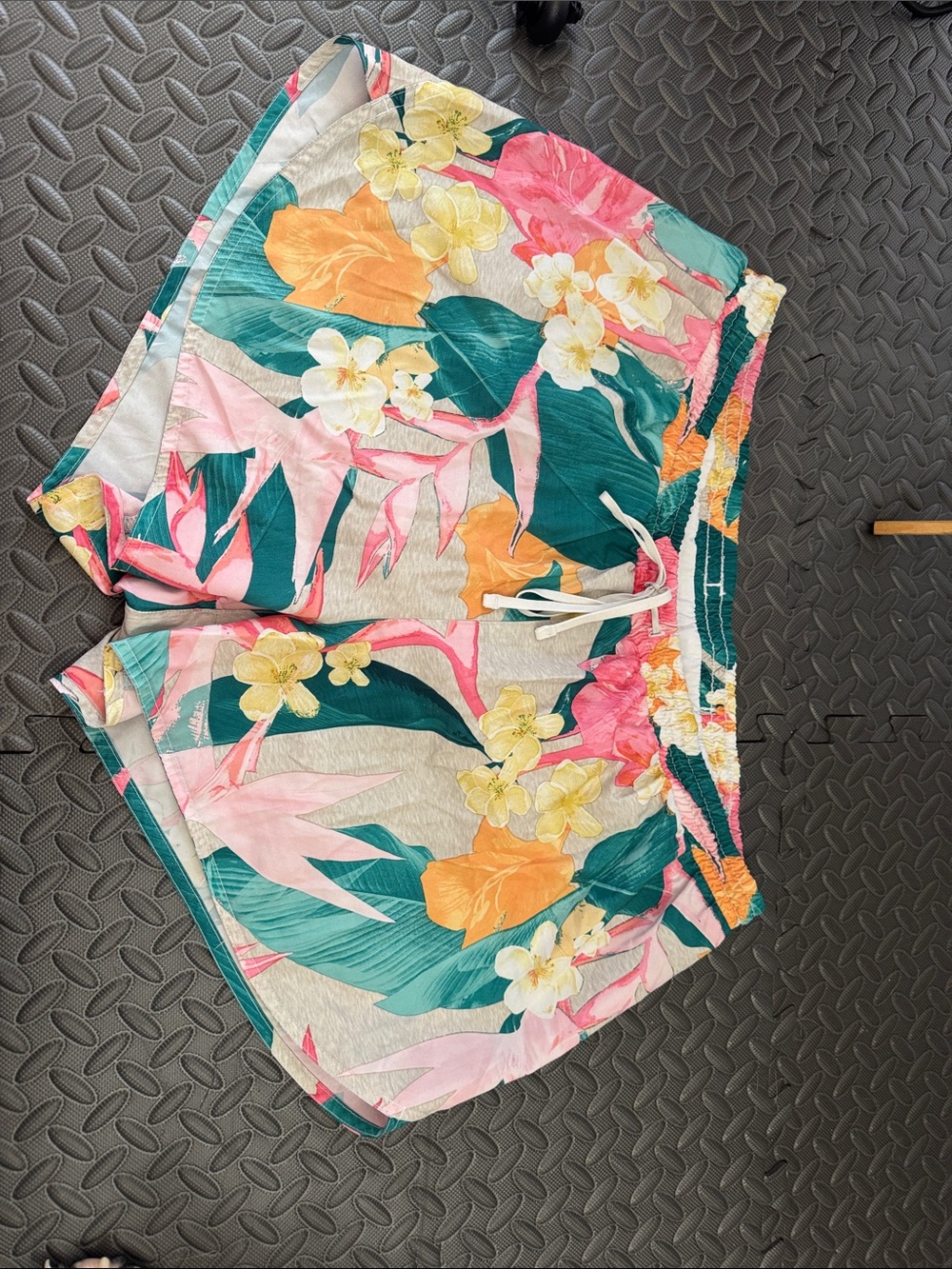 Old Navy Active Tropical Floral Athletic Shorts – Size XL